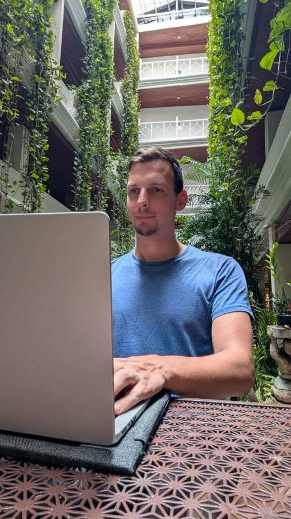 PXL 20251210 090204833